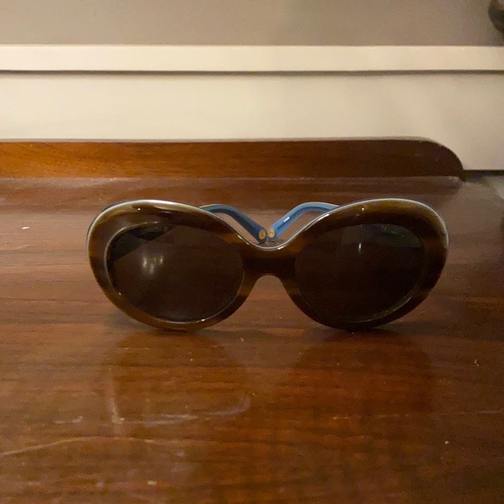 Henri Bendel Prima Dona sunglasses w/ case